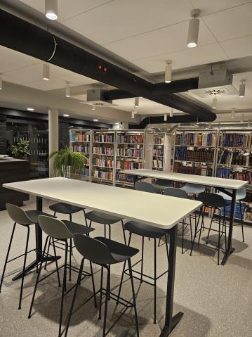 bibliotēkas telpas